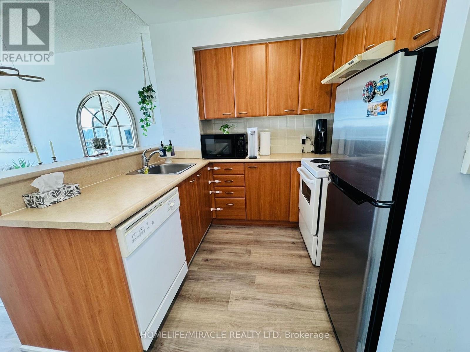 2106 - 36 Lee Centre Drive, Toronto, Ontario  M1H 3K2 - Photo 5 - E13052240