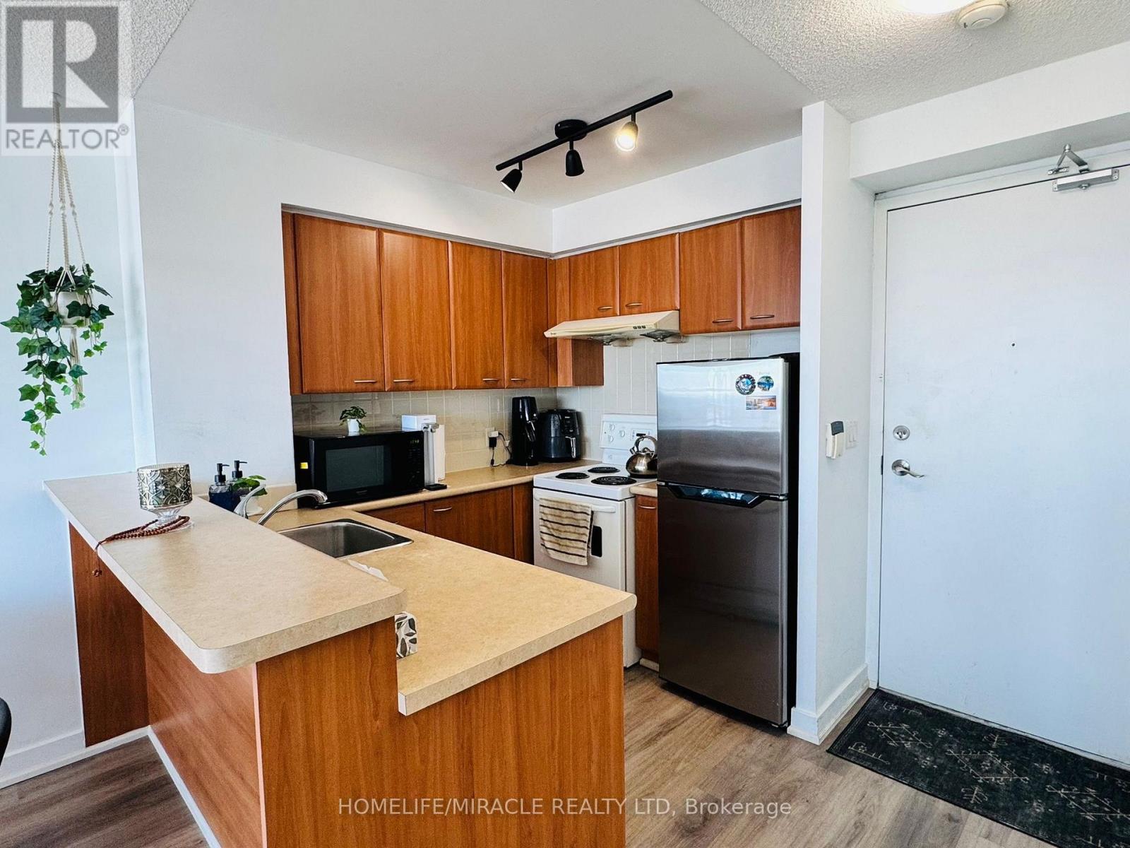 2106 - 36 Lee Centre Drive, Toronto, Ontario  M1H 3K2 - Photo 6 - E13052240