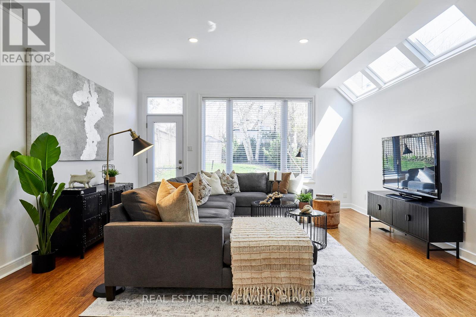 117 Edgewood Avenue, Toronto, Ontario  M4L 3H2 - Photo 11 - E13052348