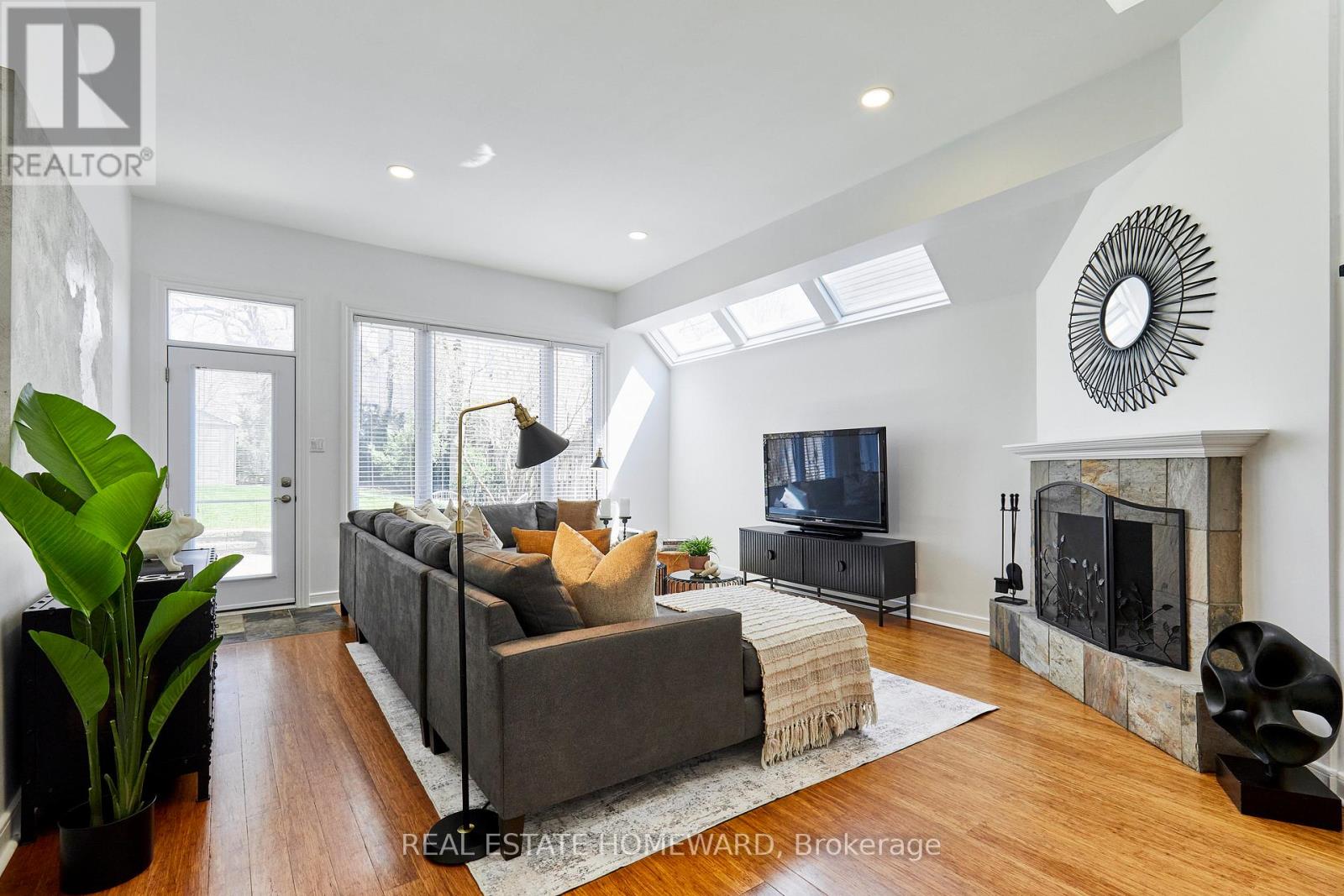 117 Edgewood Avenue, Toronto, Ontario  M4L 3H2 - Photo 12 - E13052348