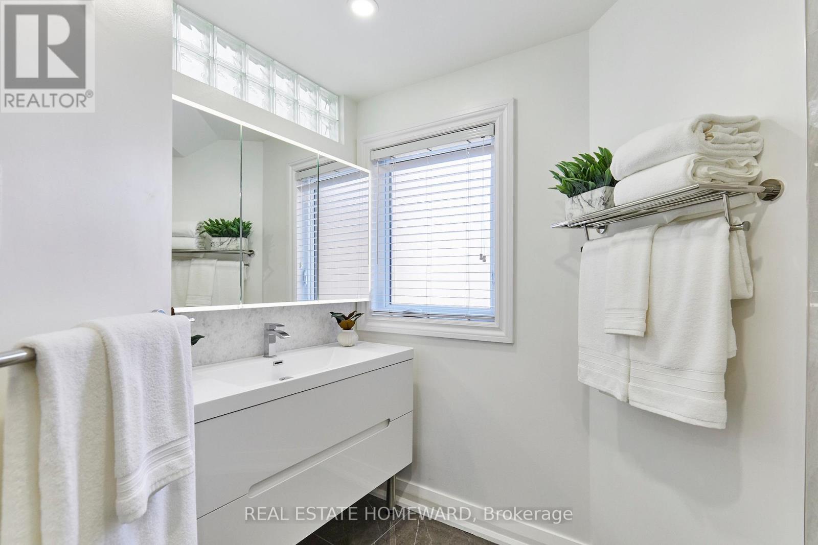 117 Edgewood Avenue, Toronto, Ontario  M4L 3H2 - Photo 19 - E13052348