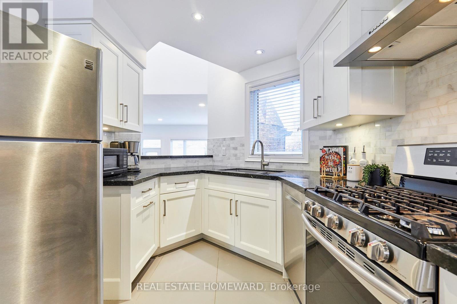 117 Edgewood Avenue, Toronto, Ontario  M4L 3H2 - Photo 8 - E13052348