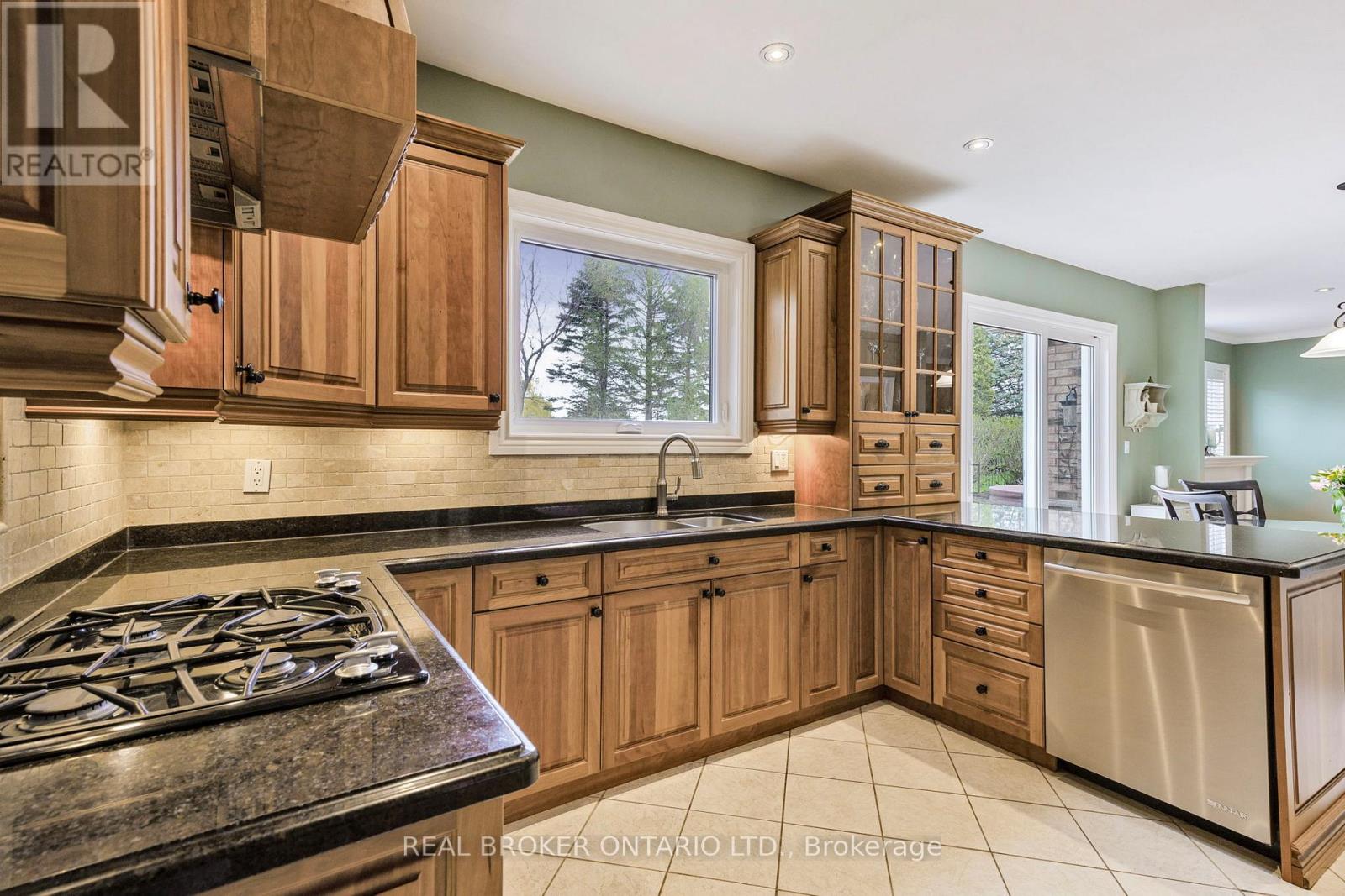 100 Colonel Wayling Boulevard, East Gwillimbury (Sharon), Ontario  L0G 1V0 - Photo 11 - N13052232