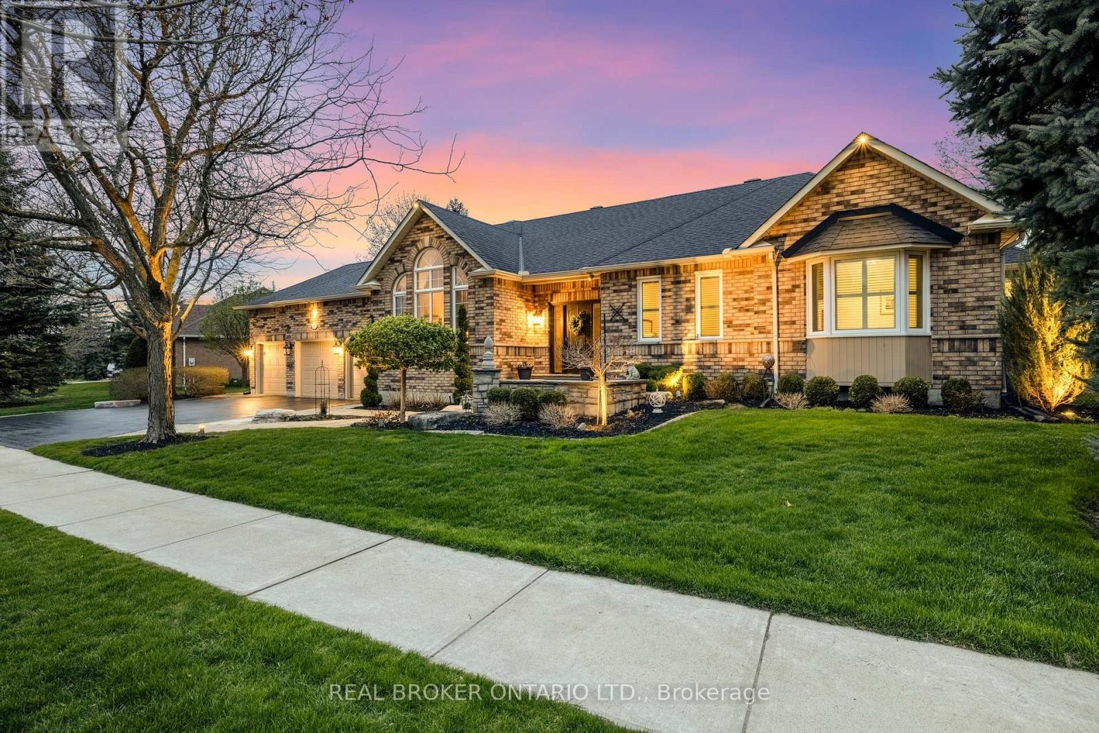 100 Colonel Wayling Boulevard, East Gwillimbury (Sharon), Ontario  L0G 1V0 - Photo 2 - N13052232