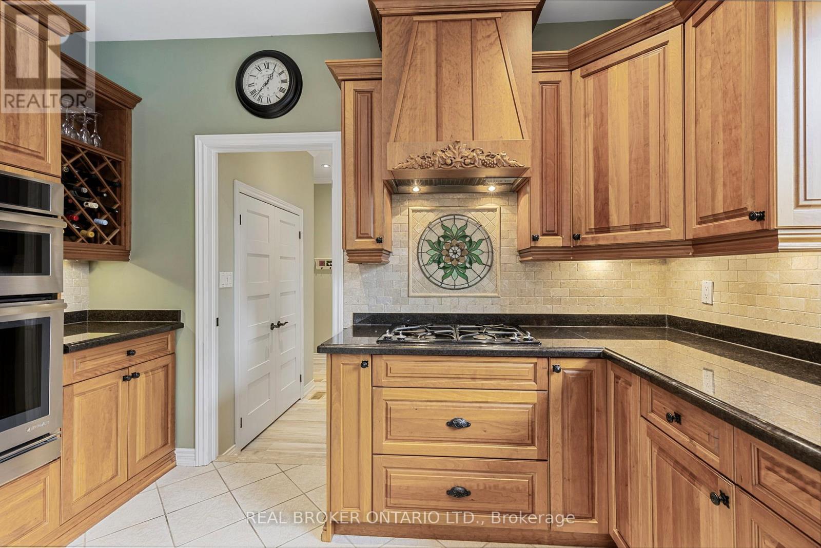 100 Colonel Wayling Boulevard, East Gwillimbury (Sharon), Ontario  L0G 1V0 - Photo 9 - N13052232