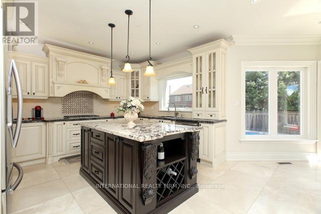 7 Elderwood Drive, Richmond Hill (Bayview Hill), Ontario  L4B 2X3 - Photo 6 - N13052564