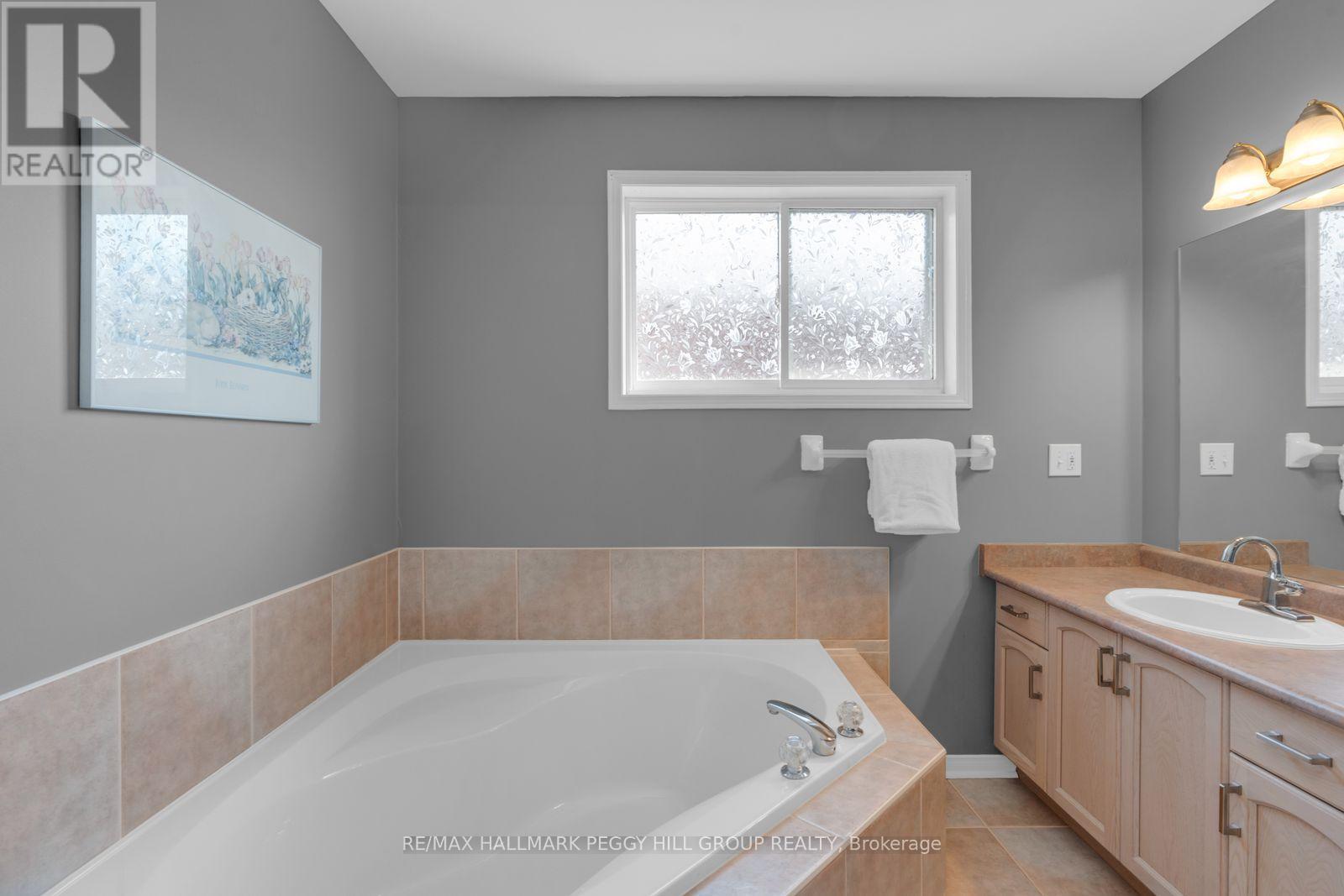 11 Hodgson Drive, Barrie, Ontario  L4N 7Y2 - Photo 8 - S13052334