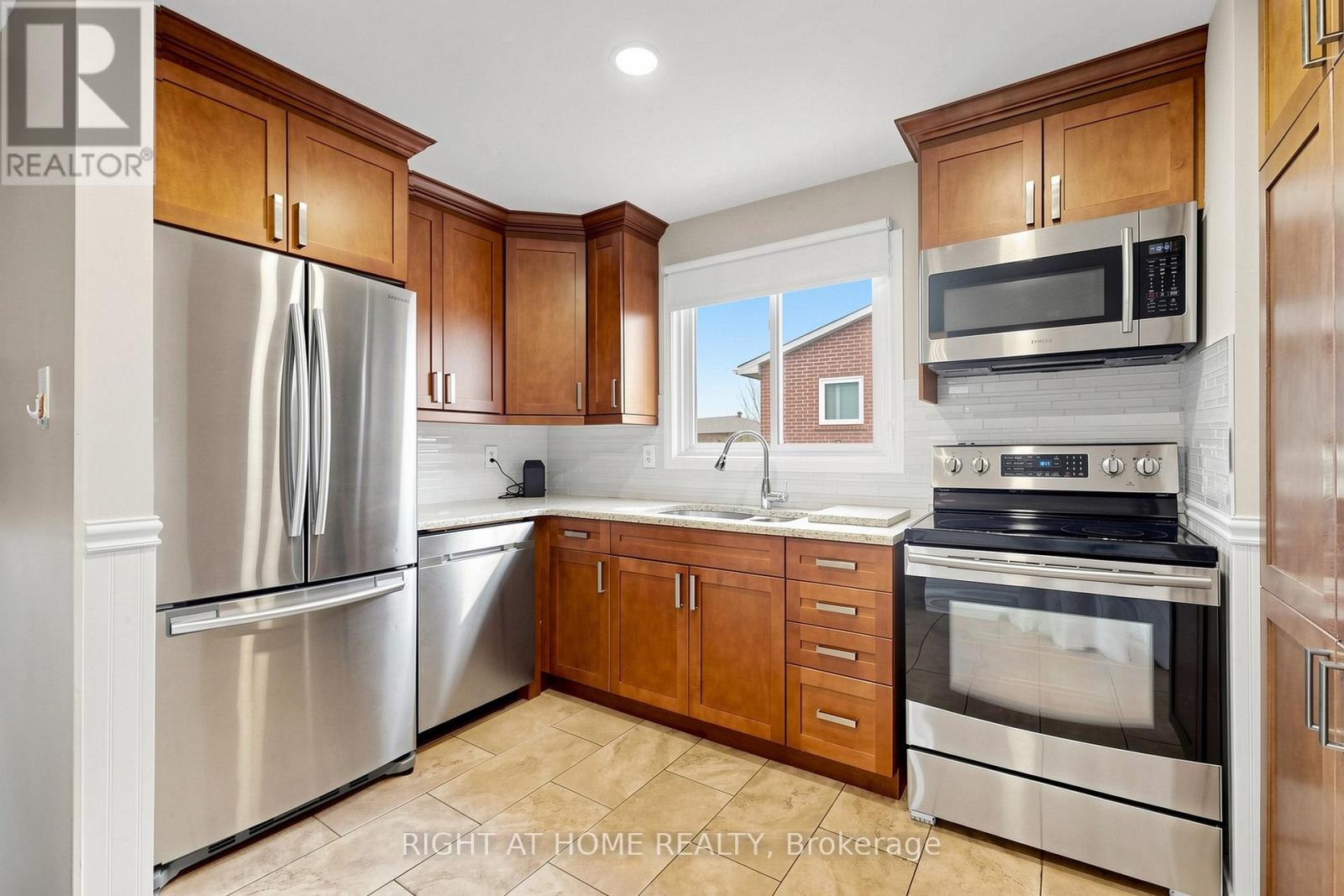 73 Pepler Place, Barrie (Sunnidale), Ontario  L4N 5E3 - Photo 11 - S13052504