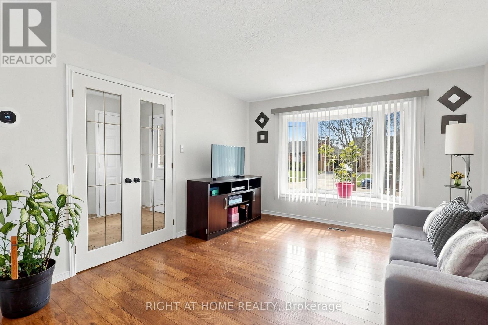 73 Pepler Place, Barrie (Sunnidale), Ontario  L4N 5E3 - Photo 3 - S13052504