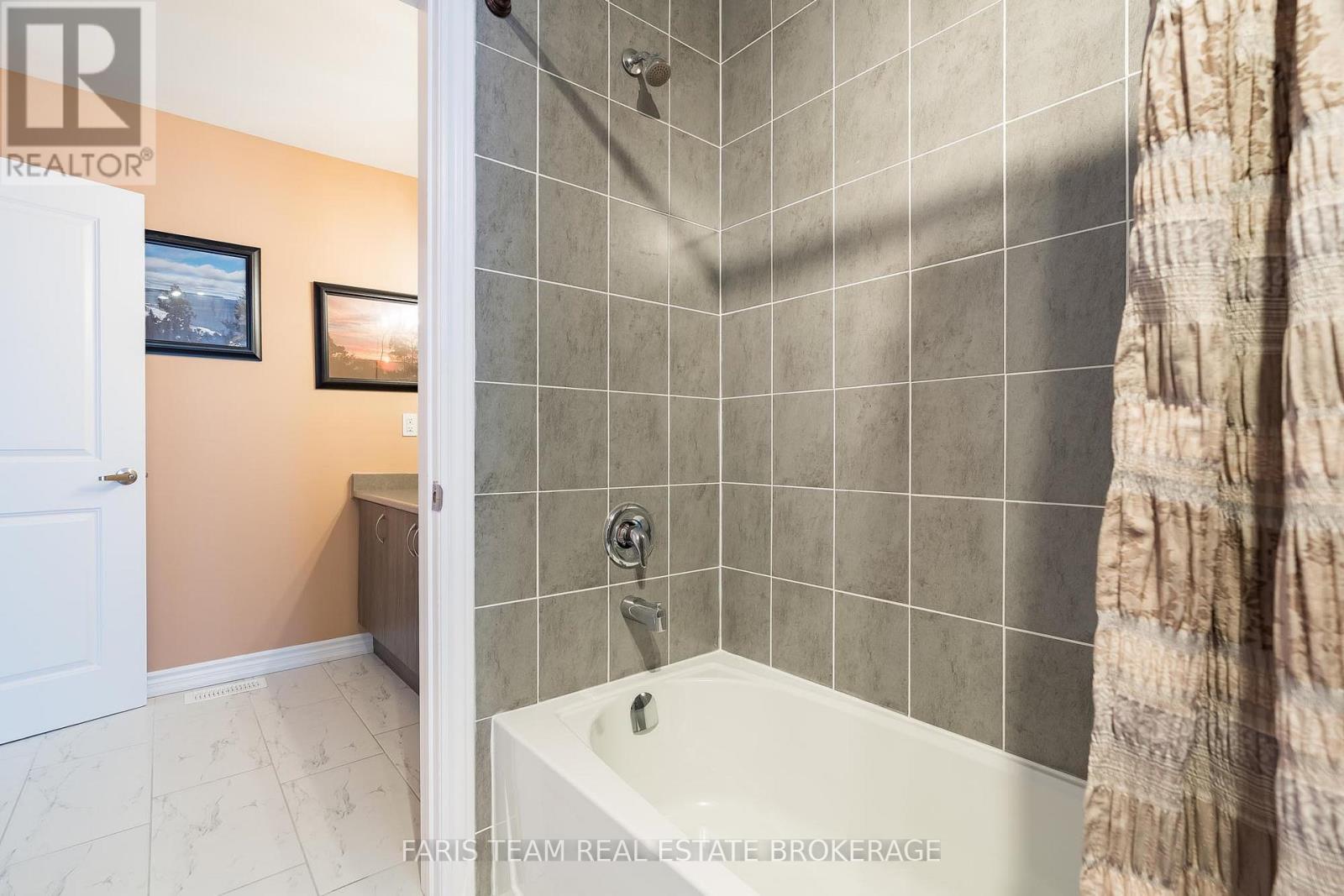 33 Bianca Crescent, Wasaga Beach, Ontario  L9Z 0H6 - Photo 33 - S13003604