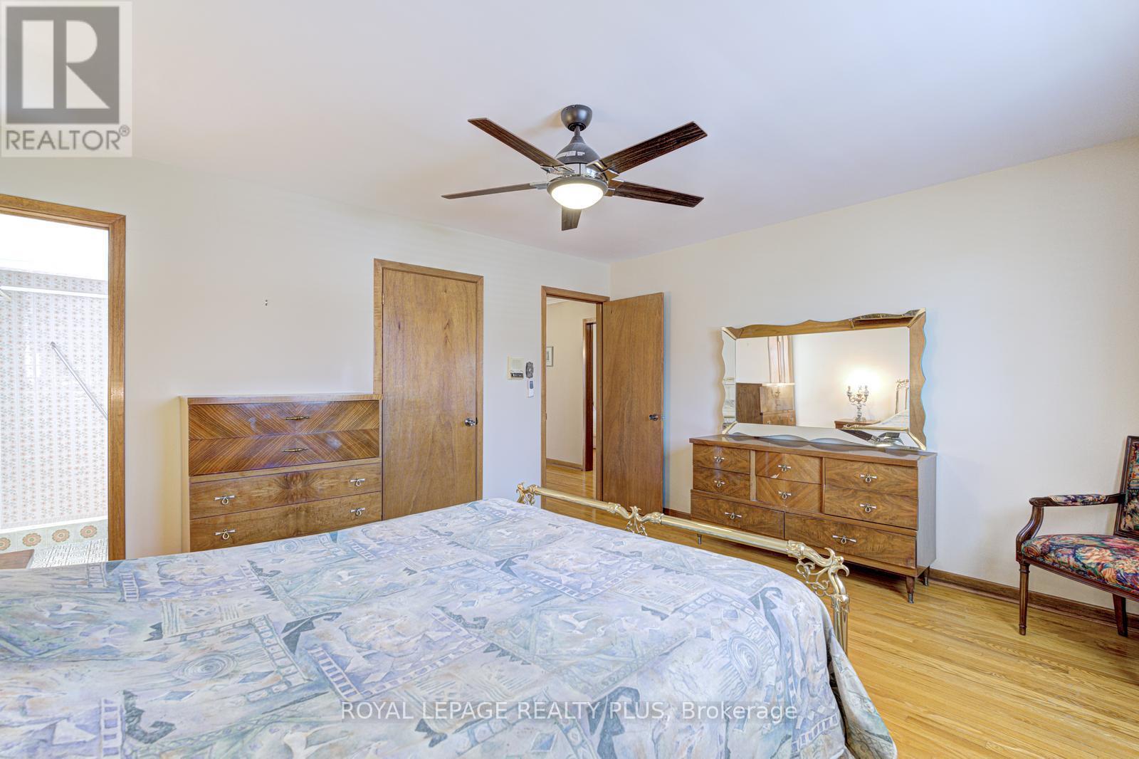 11 Ranwood Drive, Toronto, Ontario  M9N 3E8 - Photo 16 - W12909518