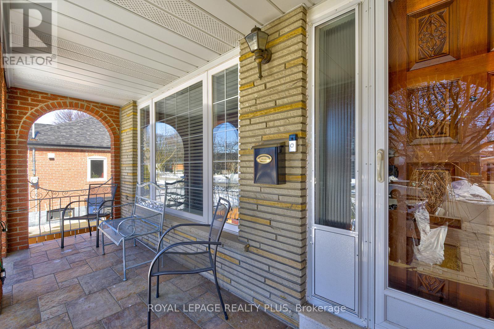 11 Ranwood Drive, Toronto, Ontario  M9N 3E8 - Photo 2 - W12909518