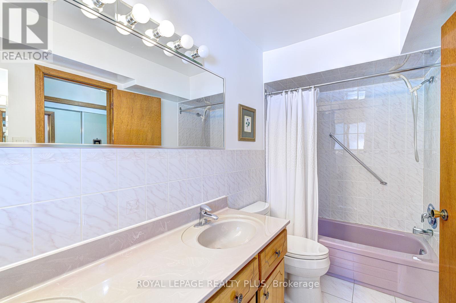 11 Ranwood Drive, Toronto, Ontario  M9N 3E8 - Photo 23 - W12909518