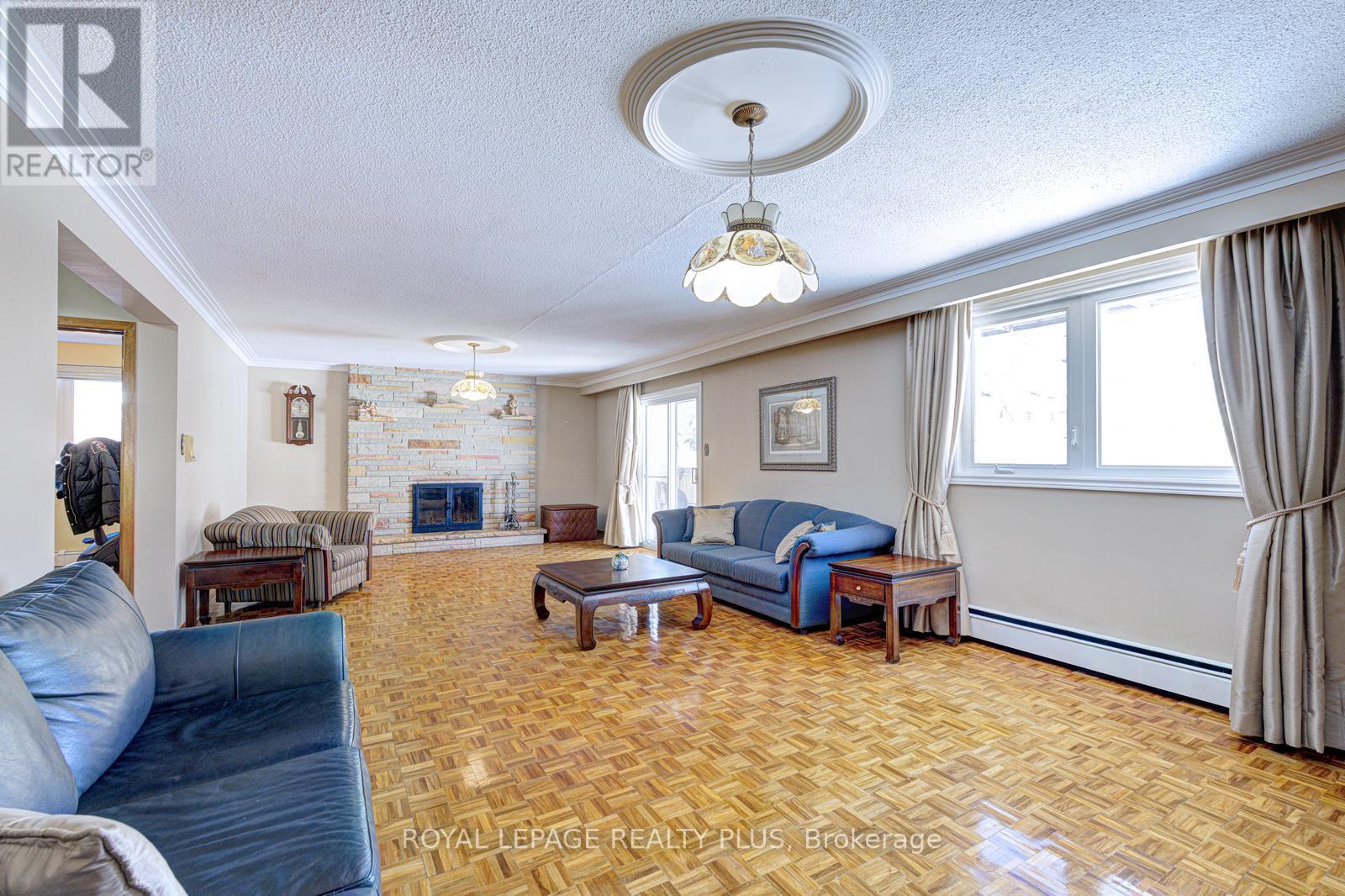 11 Ranwood Drive, Toronto, Ontario  M9N 3E8 - Photo 27 - W12909518