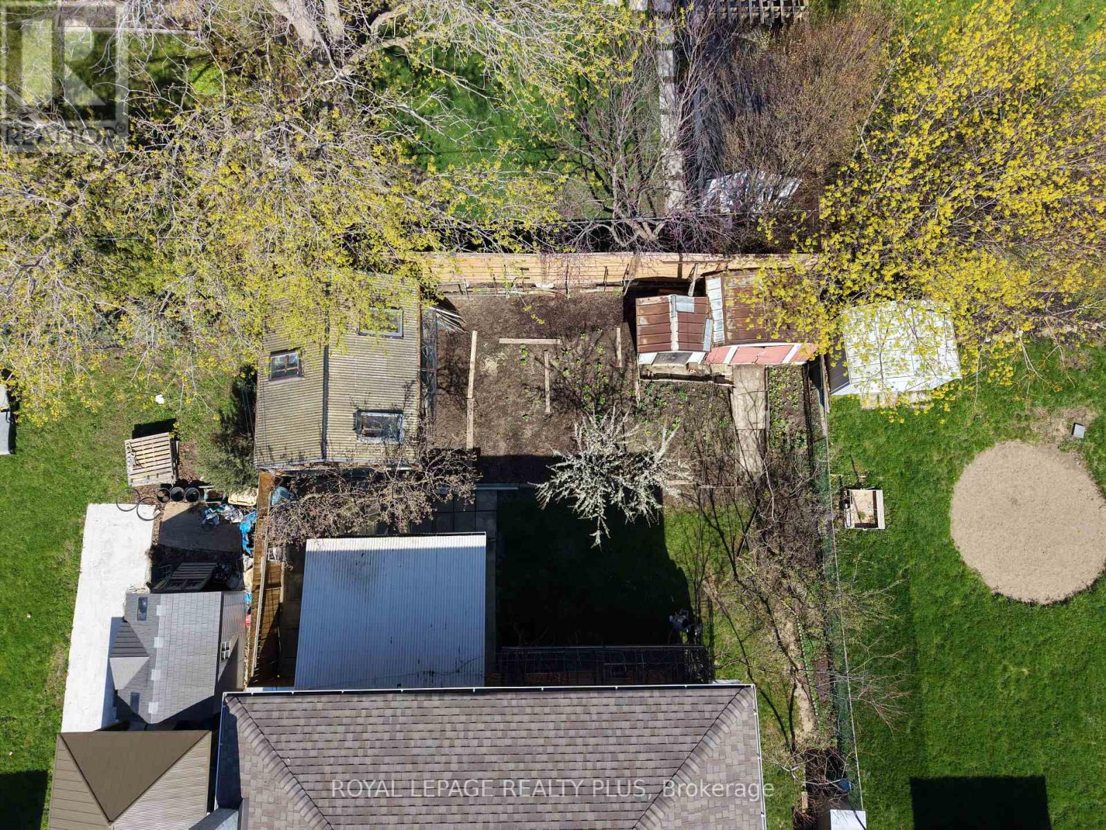 11 Ranwood Drive, Toronto, Ontario  M9N 3E8 - Photo 41 - W12909518