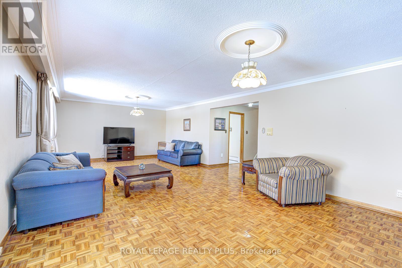 11 Ranwood Drive, Toronto, Ontario  M9N 3E8 - Photo 25 - W12909518