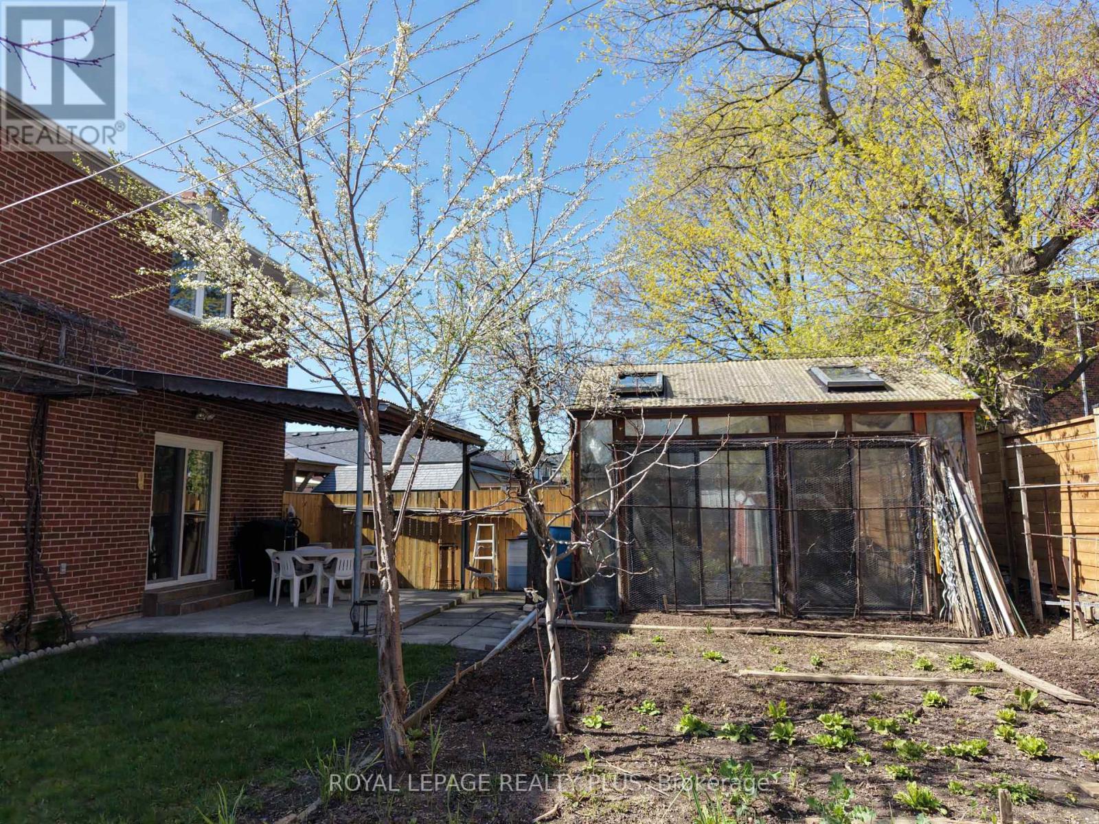 11 Ranwood Drive, Toronto, Ontario  M9N 3E8 - Photo 43 - W12909518