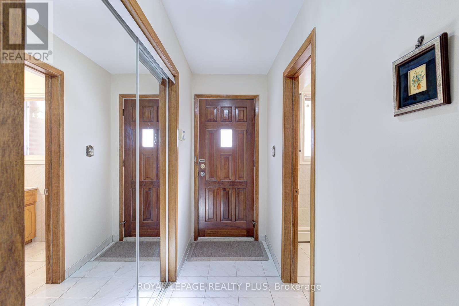 11 Ranwood Drive, Toronto, Ontario  M9N 3E8 - Photo 22 - W12909518