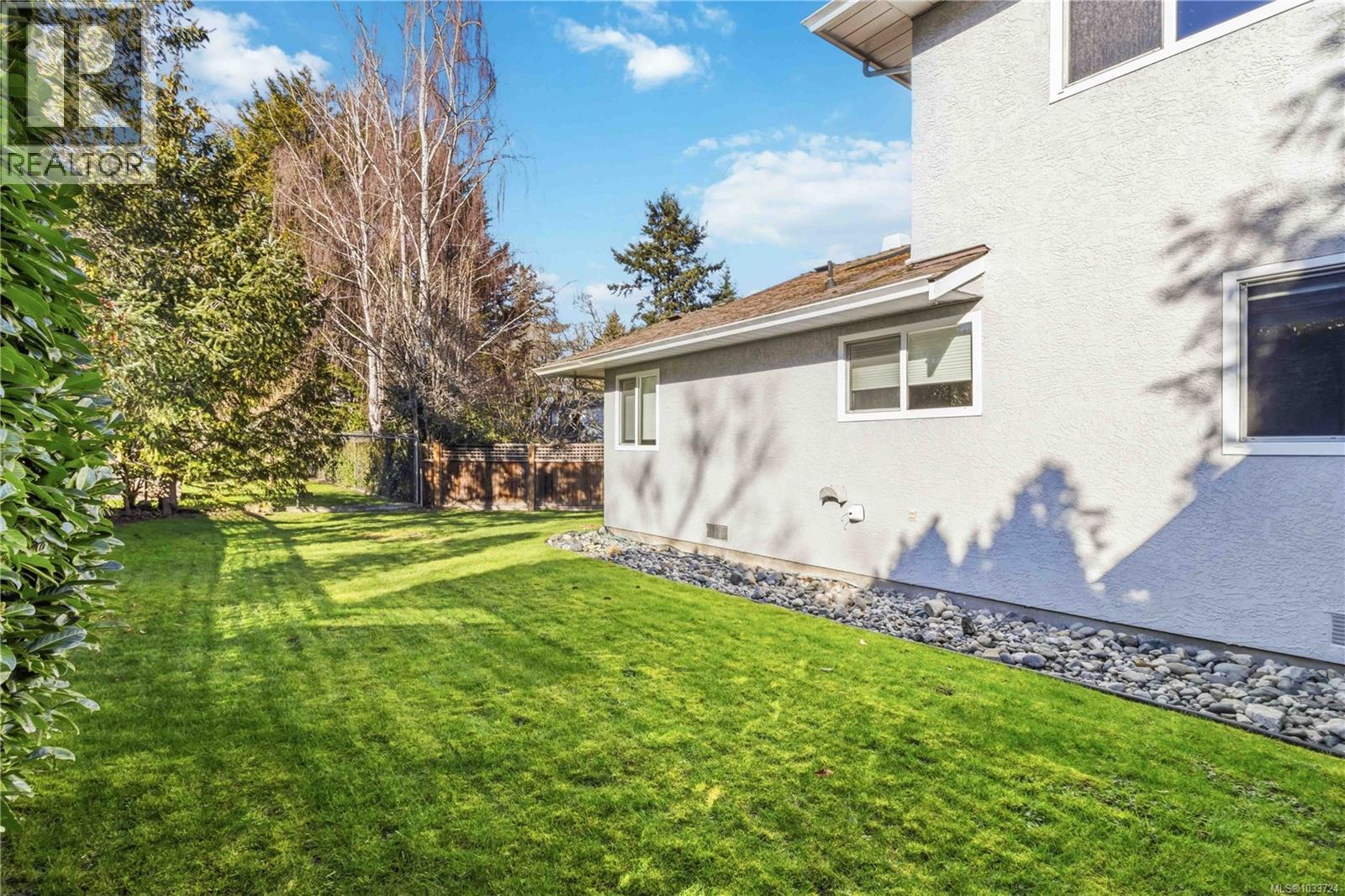 4120 Ambassy Pl, Saanich, British Columbia  V8X 2M4 - Photo 29 - 1033724