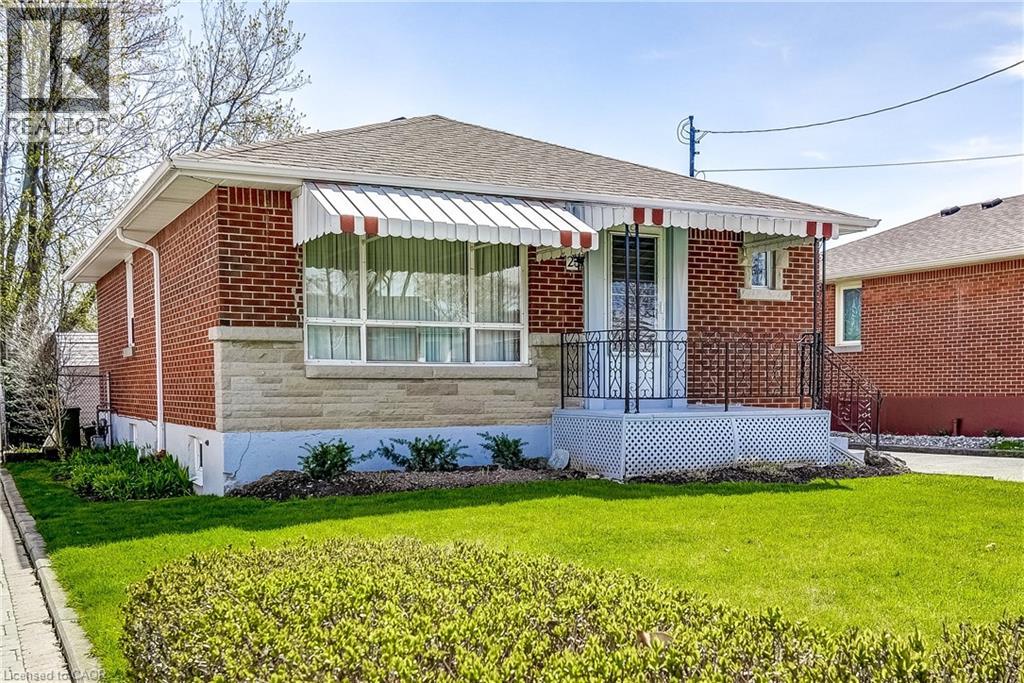 23 FERNWOOD Crescent, Hamilton, Ontario