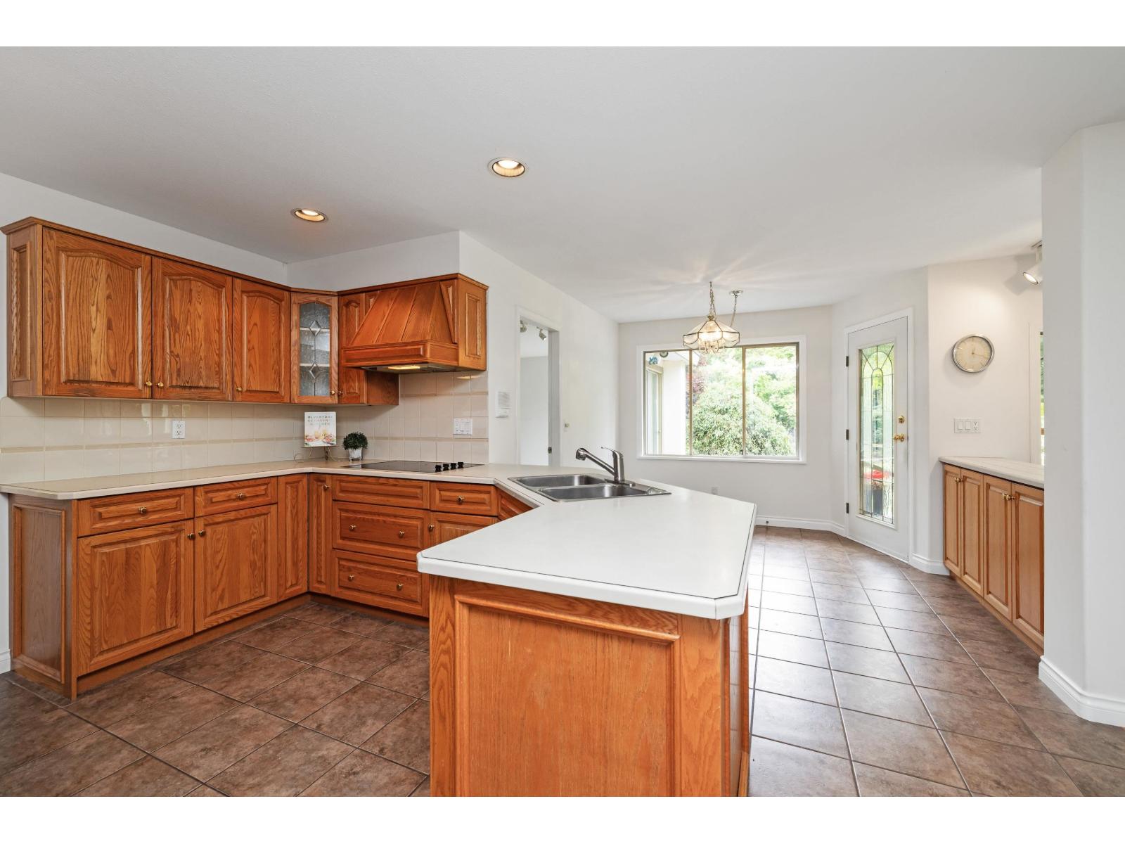 8658 165a Street, Surrey, British Columbia  V4N 3G7 - Photo 12 - R3093433