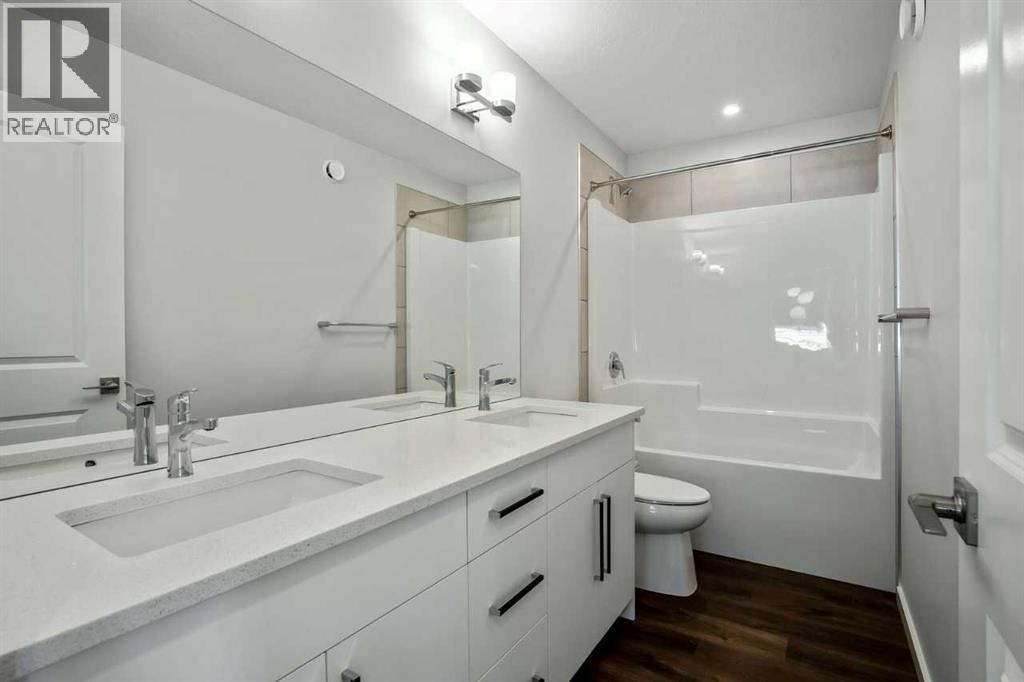 11 Heritage Link, Cochrane, Alberta  T4C 2J8 - Photo 8 - A2275697