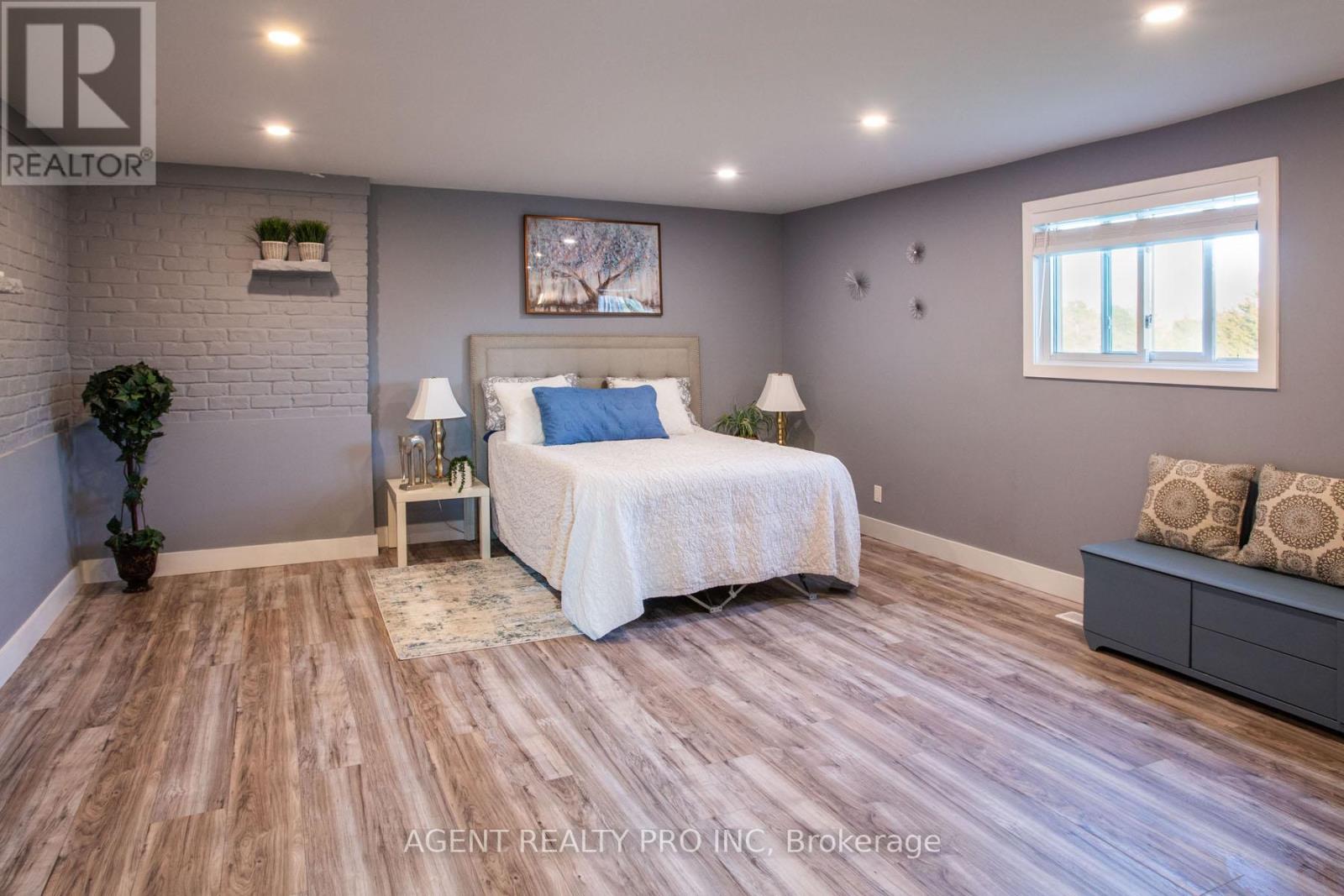 6571 Carroll Drive, Southwest Middlesex, Ontario  N0L 1T0 - Photo 28 - X13052664