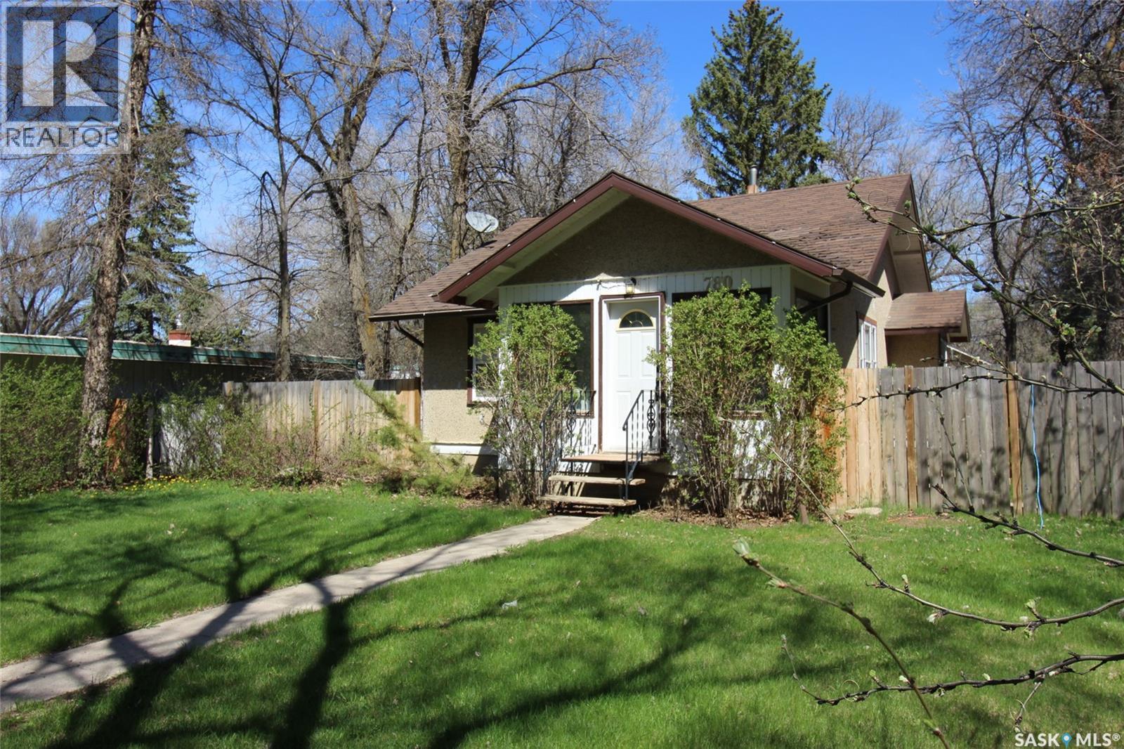 780 1st Street E, Shaunavon, Saskatchewan  S0N 2M0 - Photo 23 - SK034131