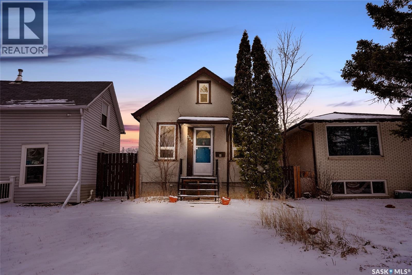 328 Cornwall Street, Regina, Saskatchewan  S4R 2G6 - Photo 2 - SK034130