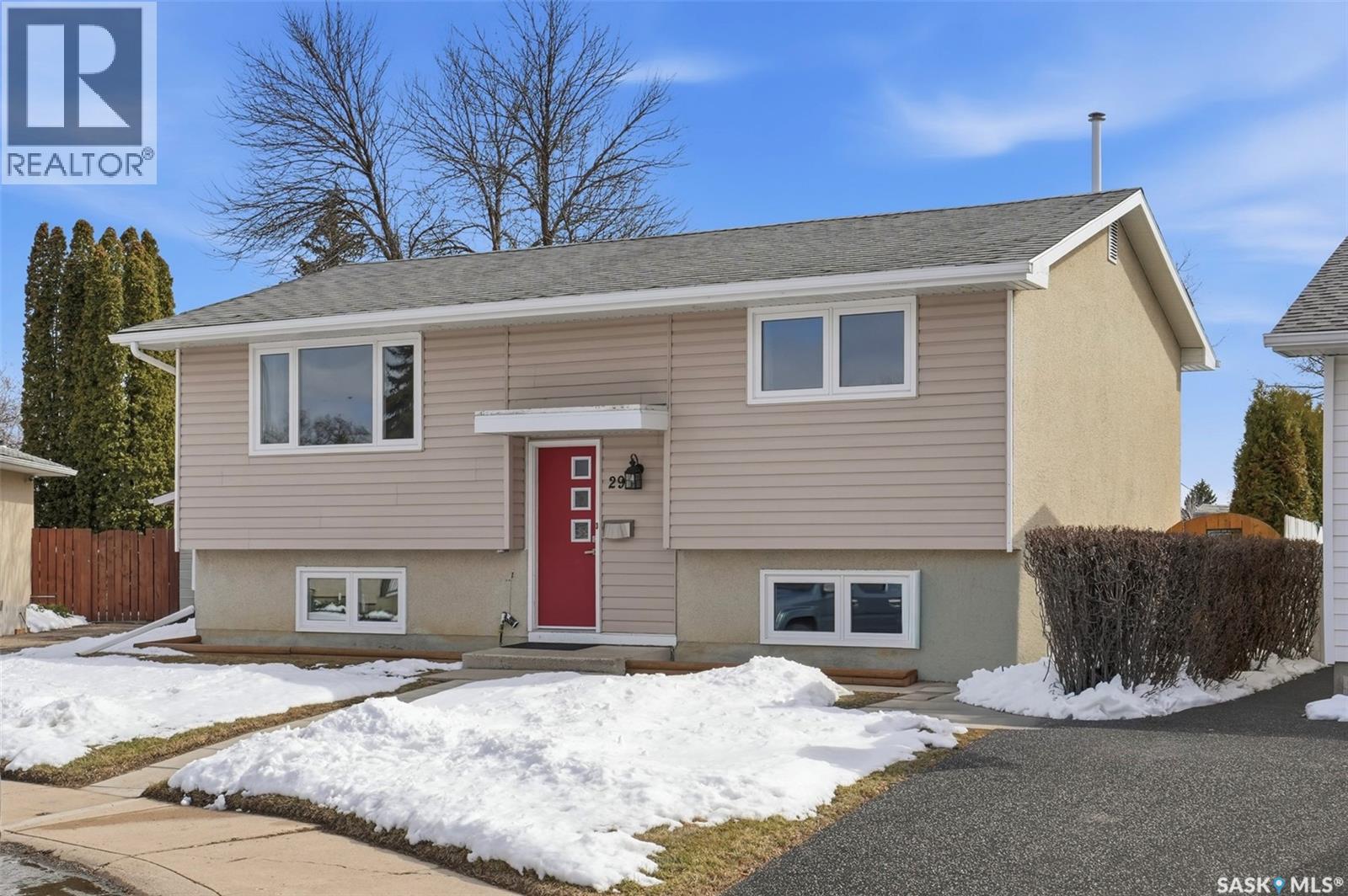 29 Tupper Crescent, Saskatoon, Saskatchewan  S7L 4N9 - Photo 2 - SK034128