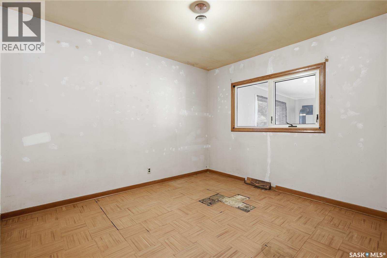 806 Vaughan Street, Moose Jaw, Saskatchewan  S6H 5N7 - Photo 25 - SK034035