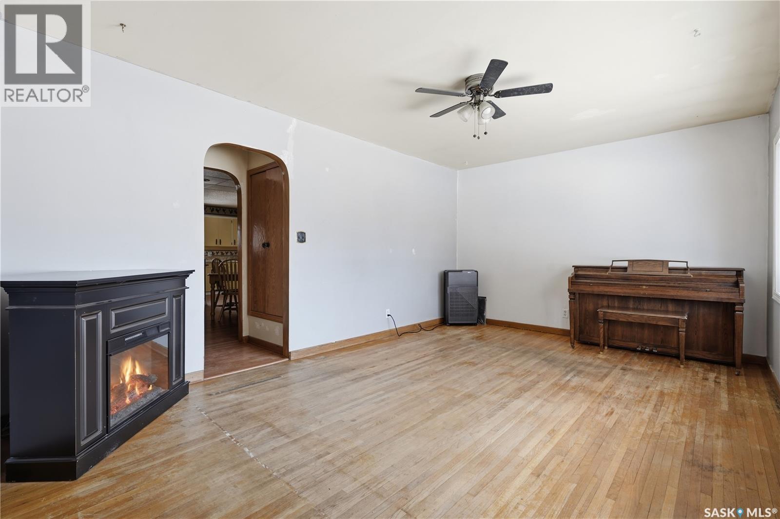 806 Vaughan Street, Moose Jaw, Saskatchewan  S6H 5N7 - Photo 3 - SK034035