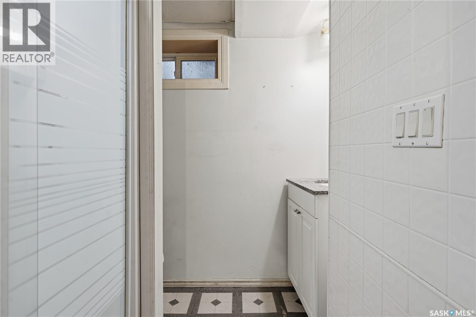 806 Vaughan Street, Moose Jaw, Saskatchewan  S6H 5N7 - Photo 35 - SK034035