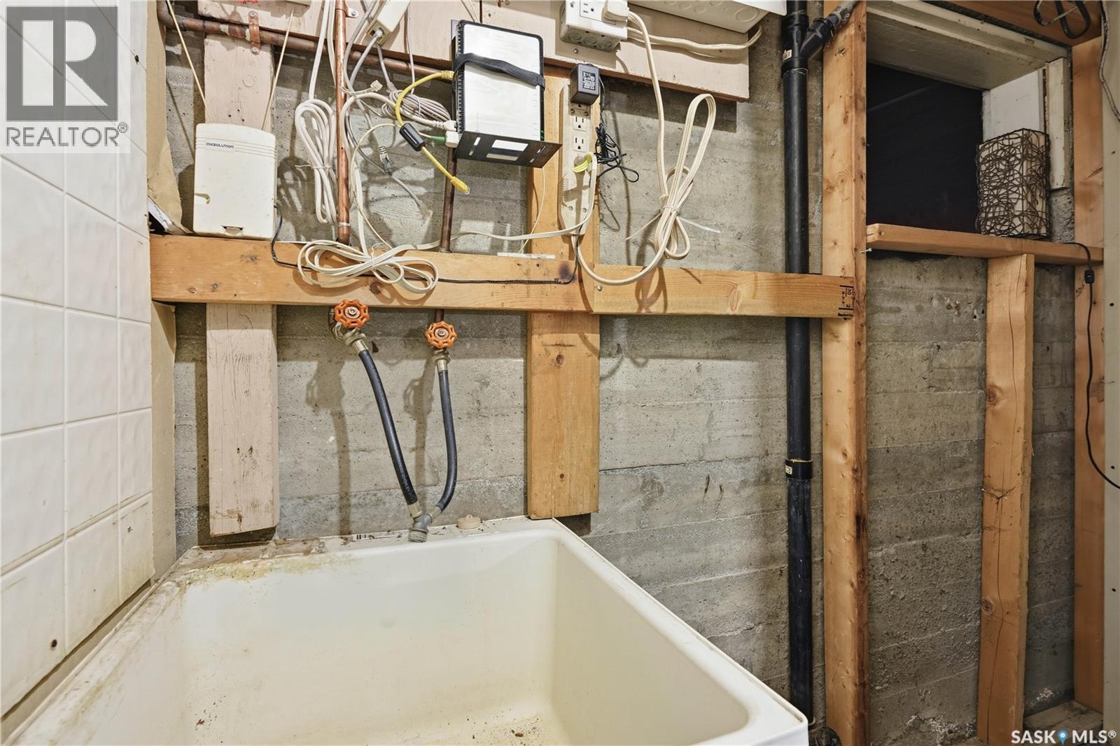 806 Vaughan Street, Moose Jaw, Saskatchewan  S6H 5N7 - Photo 37 - SK034035