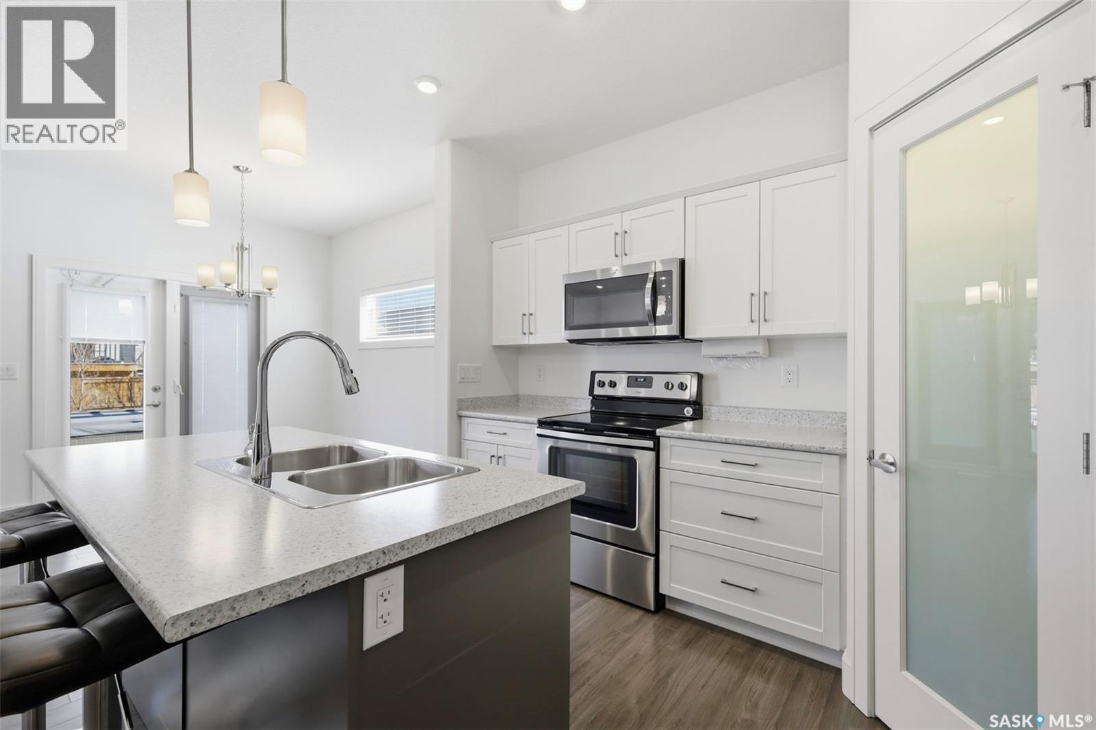 611 Kolynchuk Court, Saskatoon, Saskatchewan  S7T 0W4 - Photo 5 - SK033823