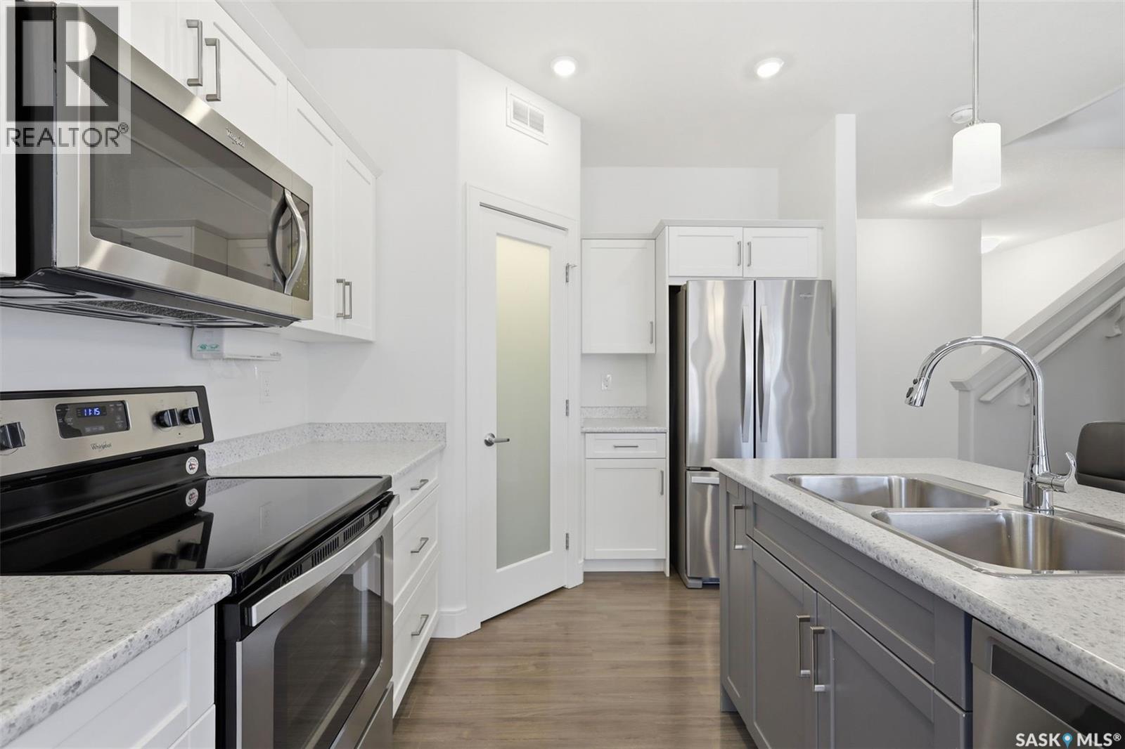 611 Kolynchuk Court, Saskatoon, Saskatchewan  S7T 0W4 - Photo 7 - SK033823