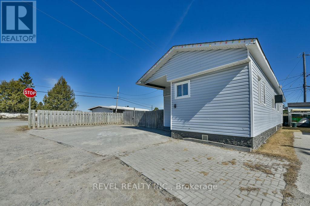 2 Rovie Avenue, Timmins, Ontario  P4N 0C8 - Photo 3 - T13052704