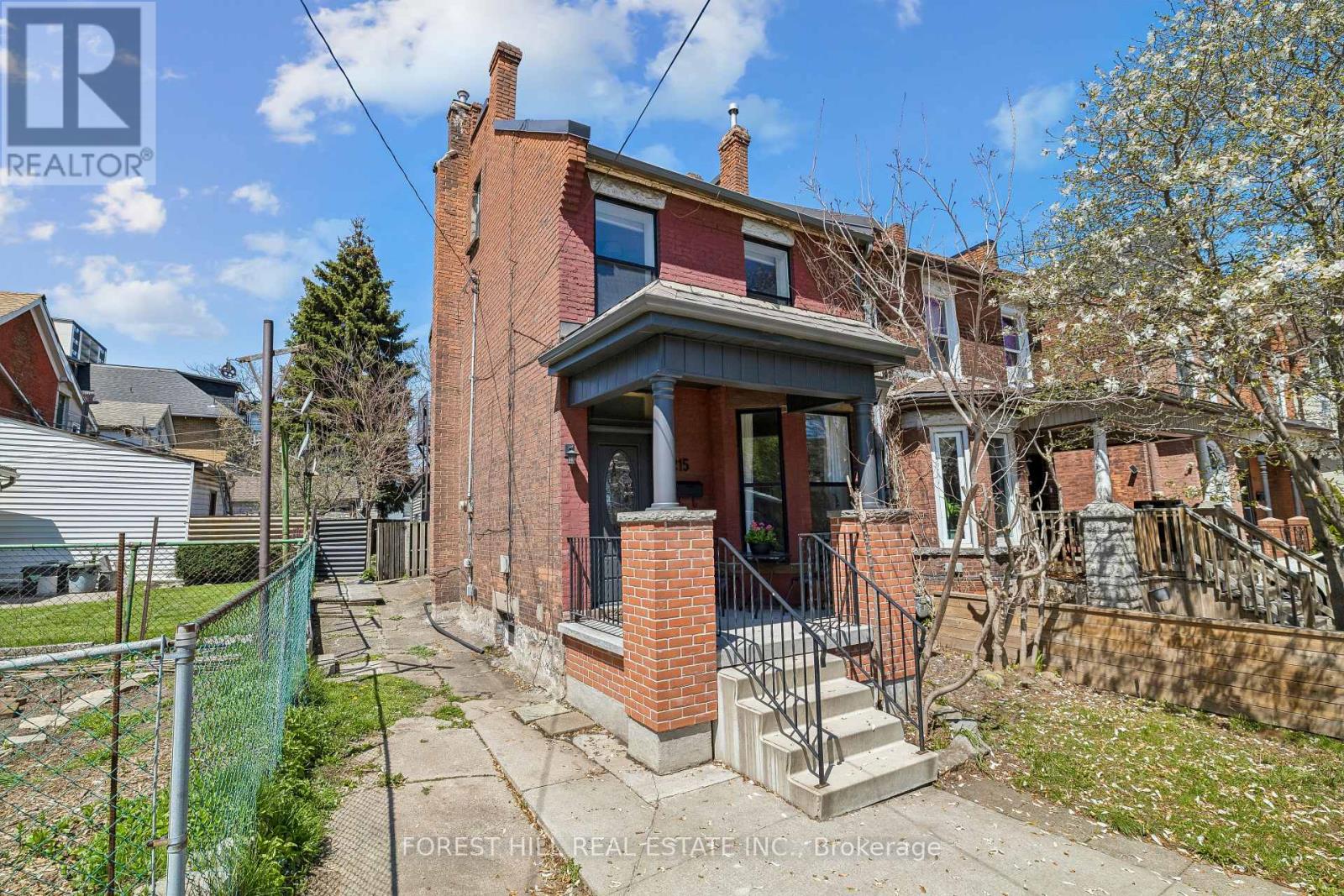 215 CATHARINE STREET N Hamilton (Beasley), ON L8L 4S7