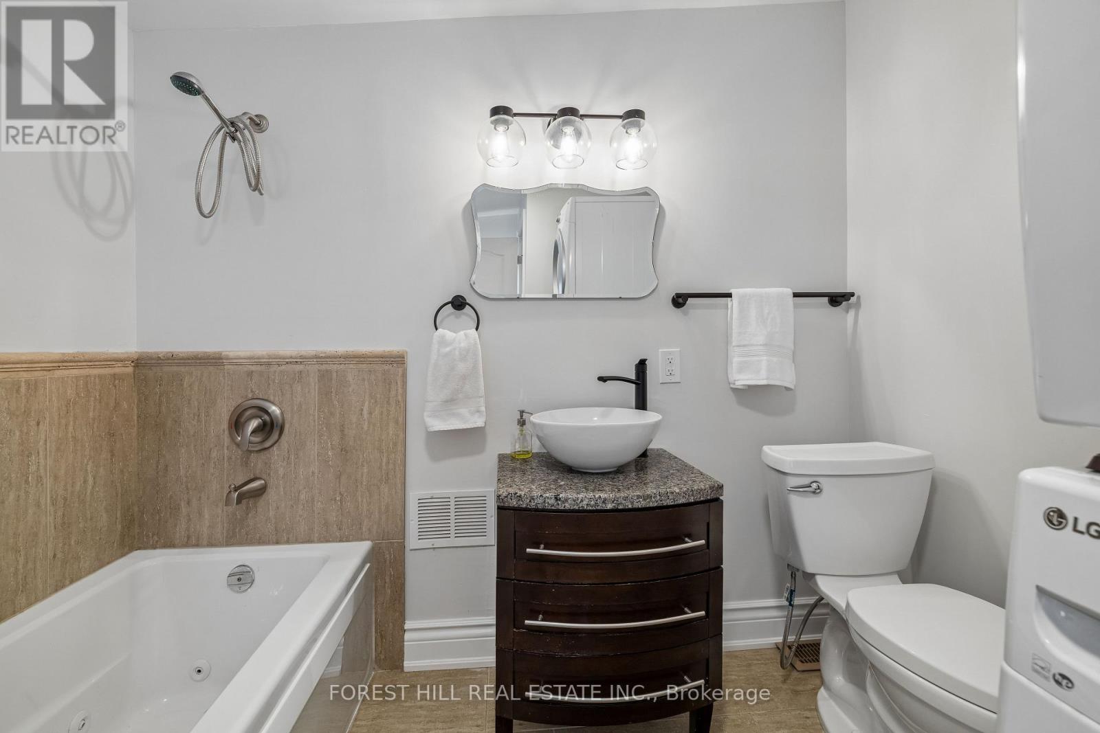 215 CATHARINE STREET N Hamilton (Beasley), ON L8L 4S7