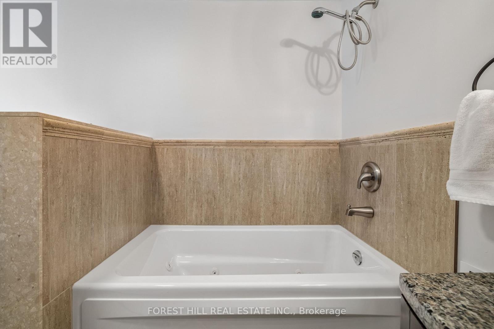 215 CATHARINE STREET N Hamilton (Beasley), ON L8L 4S7