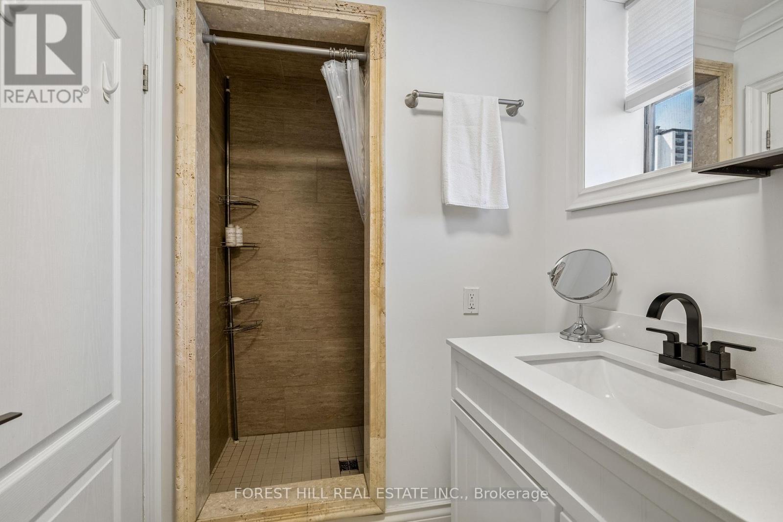 215 CATHARINE STREET N Hamilton (Beasley), ON L8L 4S7