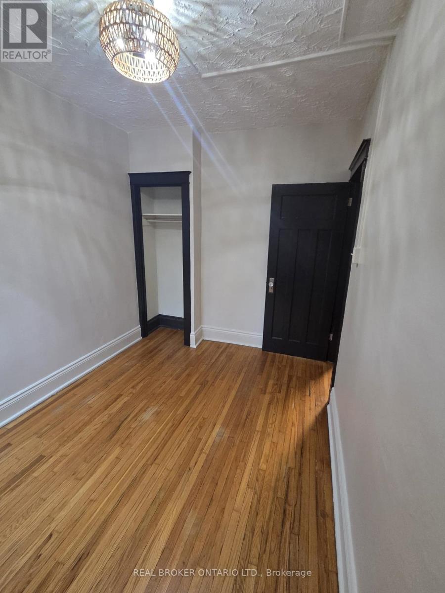 10 - 4 Hyde Park Avenue, Hamilton, Ontario  L8P 4M5 - Photo 2 - X13052406