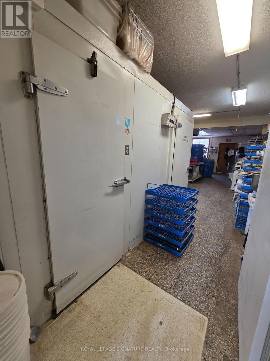 11 - 2783 Lake Shore Boulevard W, Toronto, Ontario  M8V 1H4 - Photo 4 - W12884408