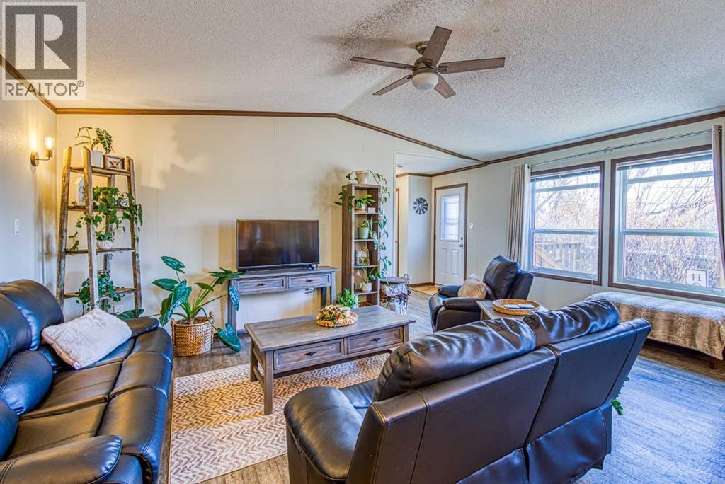 1004 6th Avenue, Beaverlodge, Alberta  T0H 0C0 - Photo 10 - A2304006