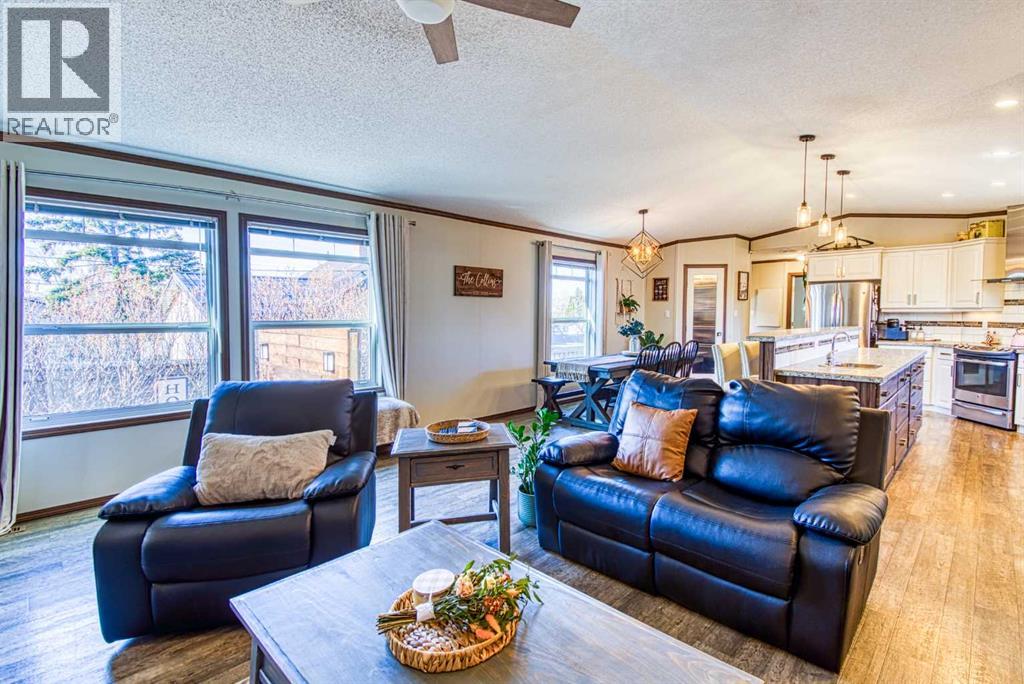 1004 6th Avenue, Beaverlodge, Alberta  T0H 0C0 - Photo 8 - A2304006