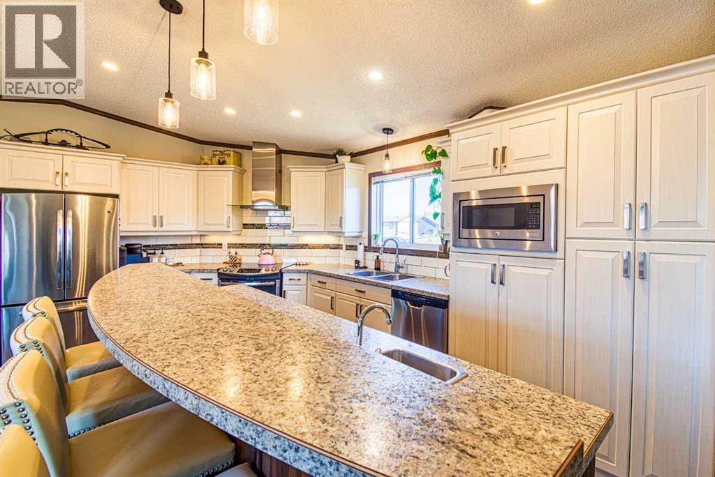 1004 6th Avenue, Beaverlodge, Alberta  T0H 0C0 - Photo 3 - A2304006