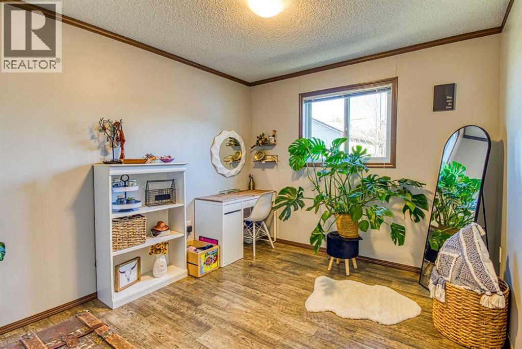 1004 6th Avenue, Beaverlodge, Alberta  T0H 0C0 - Photo 16 - A2304006