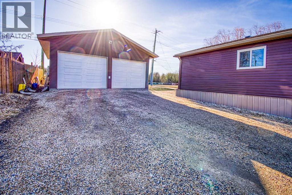 1004 6th Avenue, Beaverlodge, Alberta  T0H 0C0 - Photo 33 - A2304006