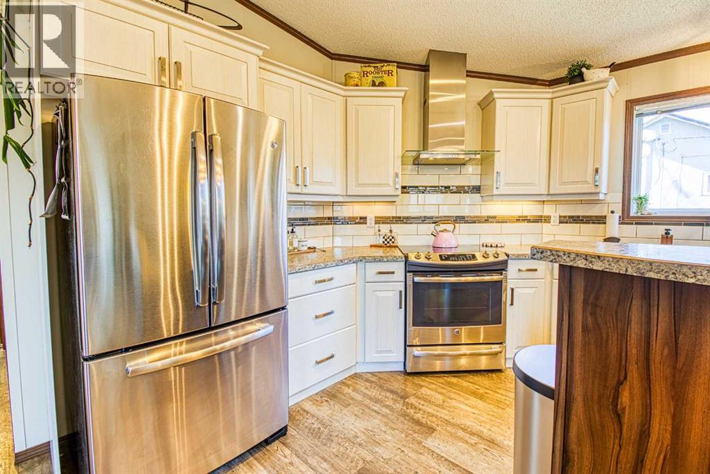 1004 6th Avenue, Beaverlodge, Alberta  T0H 0C0 - Photo 4 - A2304006