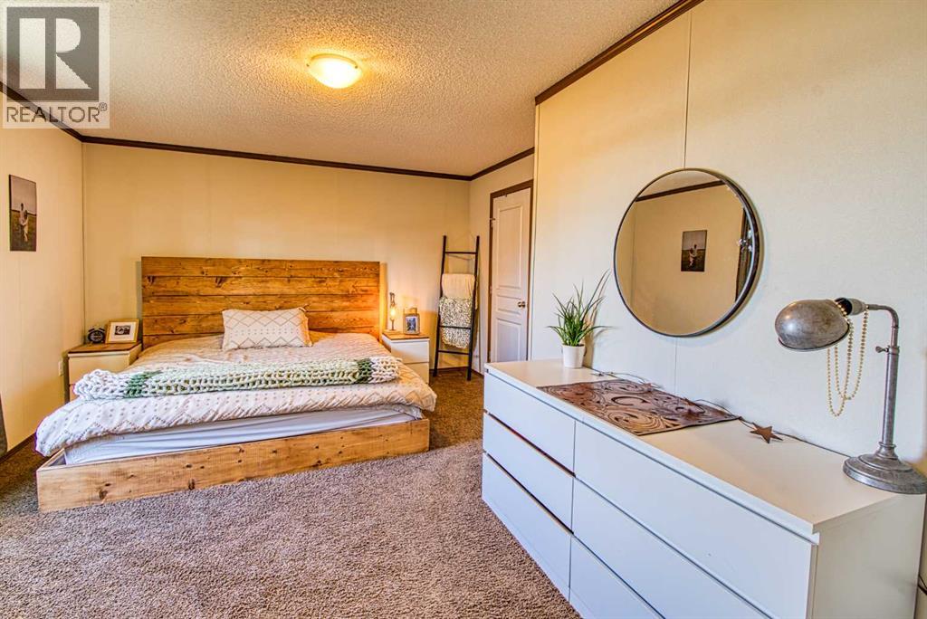 1004 6th Avenue, Beaverlodge, Alberta  T0H 0C0 - Photo 12 - A2304006